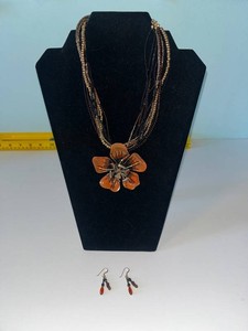 VTG Beaded Jewelry Set - Floral Pendant Necklace & Matching Earrings
