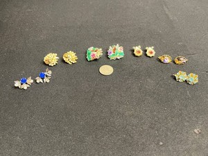 VTG Costume Jewelry - Trifari Clip Earrings & Brooches Mixed Lot
