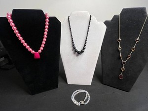 VTG Costume Jewelry - Beaded Necklaces & Bracelet 4-Piece Mixed Lot