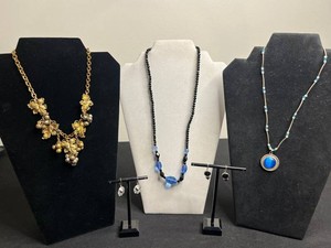 VTG Costume Jewelry - Gold-Tone Necklace, Beaded Necklaces & Earrings (Lot of 5)