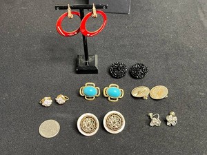 VTG Costume Jewelry - Mixed Lot of Clip Decorative Earrings