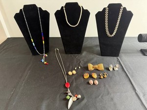 VTG Costume Jewelry Mixed Lot - 4 Necklaces, Earring Pairs & Brooch