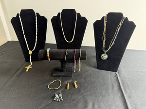 VTG Costume Jewelry - Mixed Necklace, Bracelet & Earrings