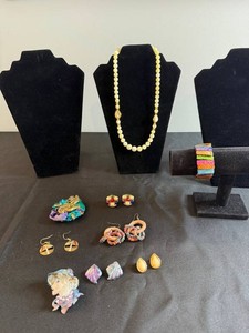 VTG Costume Jewelry Mixed Lot - Necklace, Bracelet, Brooch & Earring Pairs