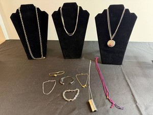 VTG Costume Jewelry - Necklace & Assorted Necklaces Mixed Lot
