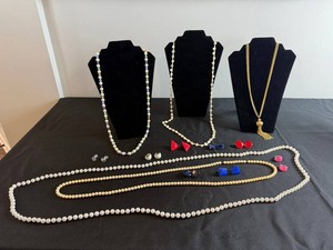 VTG Costume Jewelry - Beaded Necklaces & Assorted Earrings Mixed Lot