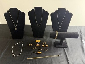 VTG Costume Jewelry Mixed Lot - Necklaces, Earrings & Bracelet