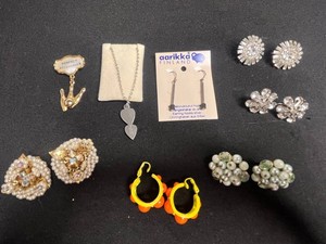 VTG Costume Jewelry - Aarikka Finland, Rhinestone & Beaded Earrings