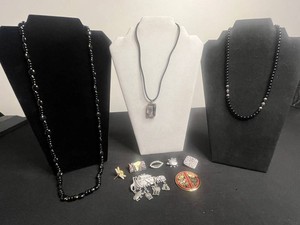 VTG Costume Jewelry - Beaded Necklaces, Brooches Inc JJ Ark Pin & Pendant Mixed Lot