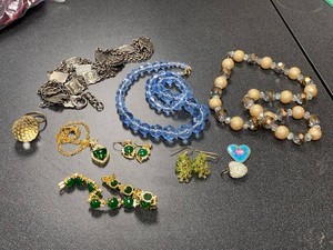 Group Vintage Costume Jewelry Necklaces Bracelet Earrings Pendants