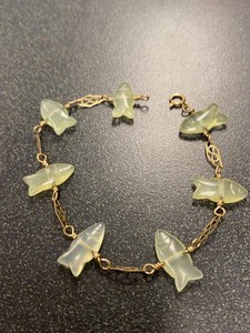 Unmarked Carved Green Stone Fish Link Bracelet Gold Tone Clasp