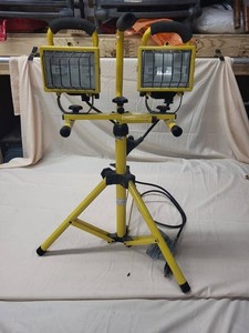 Dual Head Halogen Work Light on Tripod Stand Model L-1719 500W