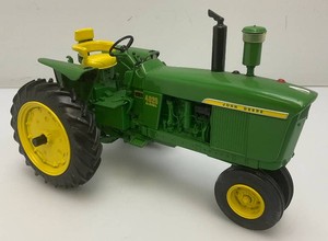 Collectible Ertl Brand Die Cast John Deere 4020 Diesel Tractor 10
