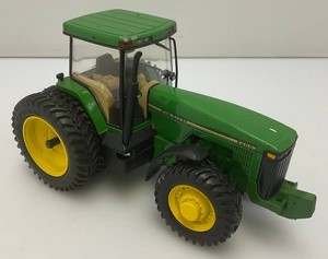 Collectible Ertl Brand Die Cast John Deere  8400 Percision Series 132 Scale Tractor 7