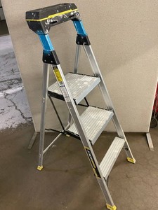 Gorilla Ladders Hybrid 3-Step Aluminum Step Ladder