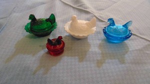 4- Mini Hen on Nest, Green, Light Blue, Milk Glass (asis) and Red