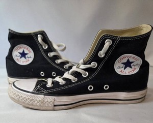 Gently worn Converse Hi-Top All Star Tennis Shoes.  Womens size 7.5