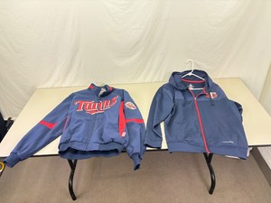 2 Majestic Minnesota Twins Large Coaches Jackets in EXCELLENT Condition