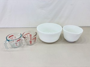 Lot of Vintage Pyrex Measuring Cups and Mixing Bowls