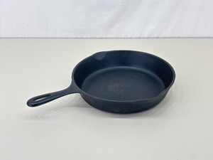 Vintage Cast Iron Wagner Ware #8 Frying Pan