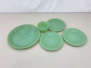 Lot of 5 Vintage FireKing Jadite Plates, and Cup