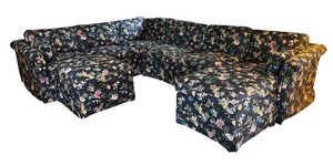 LR - Vintage Ethan Allen Floral Sectional Sofa with Two Ottomans