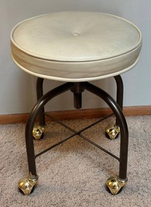 DR - Vintage Rolling Stool