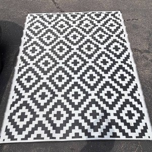 G - Black & White Geometric Outdoor Area Rug Made from Recycled Water Bottles