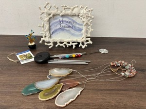 Mixed Lot Coastal Decor, Woodstock Chime, Glass Tree & Agate Art