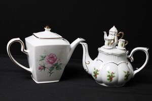 Decorative Porcelain Teapots With Miniature Tea Set (2pc) 7H and 6H
