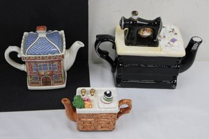 Sadler Elizabethan House & Novelty Teapots (Lot of 3)