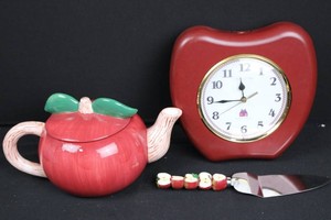 Apple-Themed Ceramic Teapot, Clock & Pie Server Mixed Lot