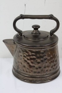 Hammered Metal Teapot With Raised Lid and Swing Handle 9H