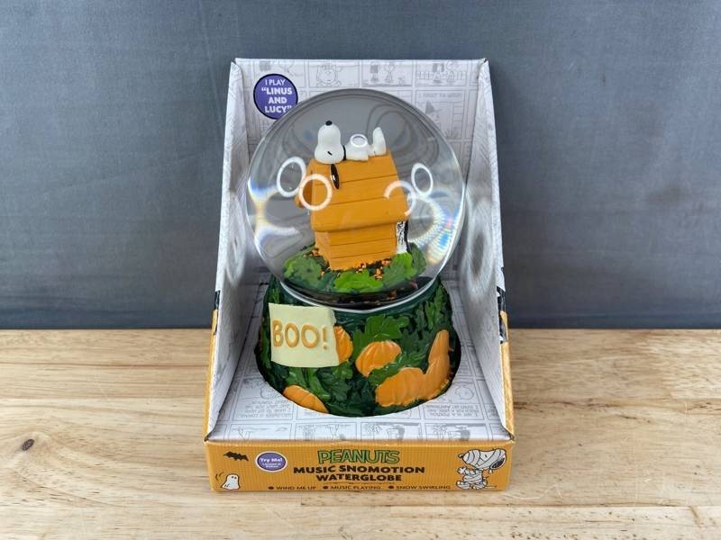 Peanuts Snoopy Halloween Music Snomotion Waterglobe - Brand New