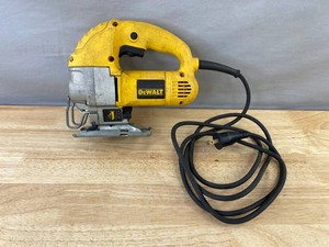 DeWalt 5.5 -Amp Variable Speed Orbital Jigsaw M