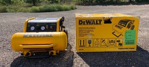 DeWalt 4.5-Gallon Portable Electric 225 PSI Horizontal Wheeled Air Compressor M