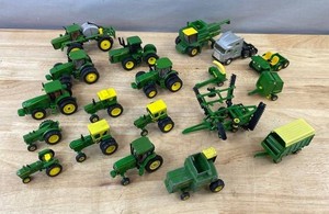 John Deere Scale Model Vehicles &amp Farm Equipment, 18 Pieces&nbspC