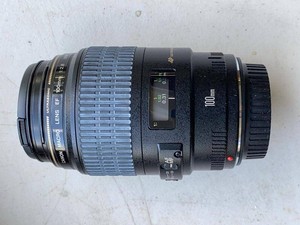 Canon EF 100mm f2.8 USM Macro Lens with Front Rear Caps