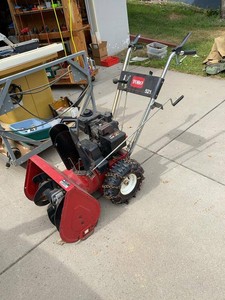 Toro 521 21in Two-Stage Snow Blower 38052 w Tire Chains