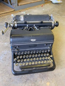 Royal Vintage Manual Standard Typewriter Black Crinkle Finish