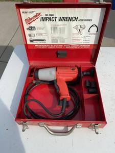 Milwaukee No. 9066 Heavy-Duty Impact Wrench Kit in Steel Case