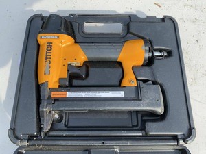 Bostitch SX150 Narrow Crown Pneumatic Stapler w Hard Case