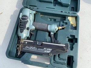 Hitachi NT65M2(S) 16-Ga 2-12in Finish Nailer w Hard Case