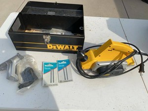 DeWalt DW675 3-18in Corded Hand Planer w Case Fence Manual Blades
