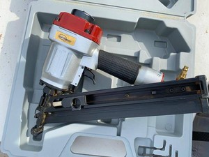 Northern Industrial 15 Gauge Angled Finish Nailer Kit w Case