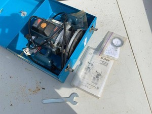 Bosch 1613EVS Plunge Router w Metal Case Manual Wrench USA Made