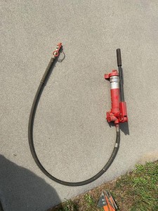 Northern Tool Hydraulic Hand Pump w Hose Item 14494 Red