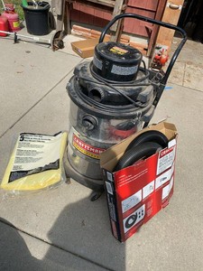 Craftsman Professional 16 Gallon Wet Dry Vac w Hose & Attachments