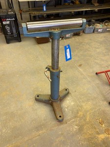 Adjustable Industrial Roller Stand Tripod Base Material Support