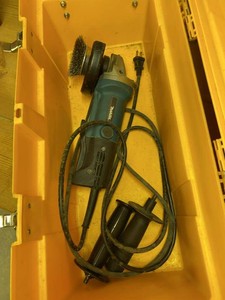Makita 9527PB Angle Grinder w Wire Cup Brush & Stack-On Toolbox